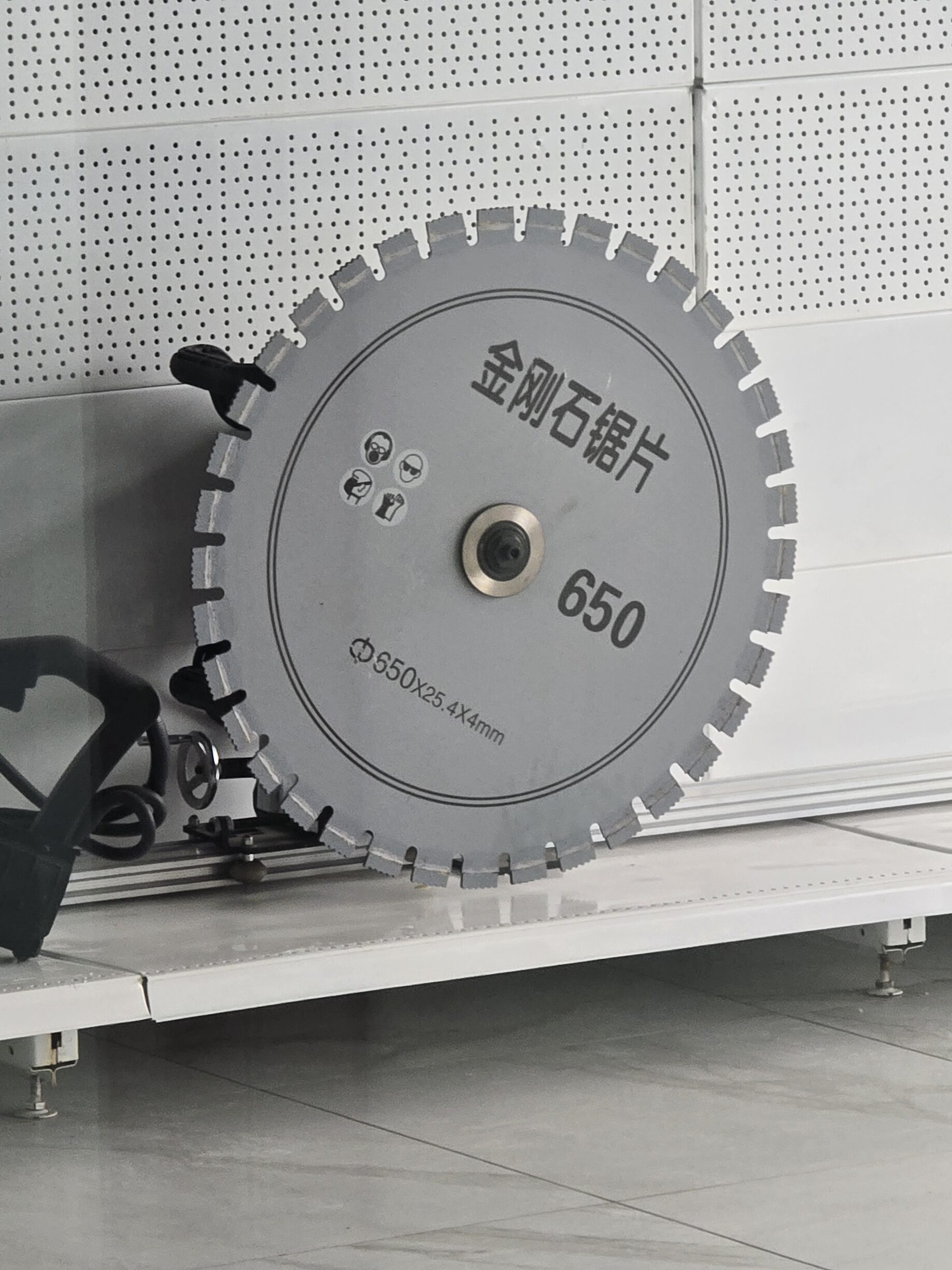 d0b4d0b8d181d0ba-d0b0d0bbd0bcd0b0d0b7d0bdd18bd0b9-d0bfd0be-d0b1d0b5d182d0bed0bdd183-650d0bcd0bc-d185-254d0bcd0bc.jpg Диск алмазный по бетону 650мм х 25,4мм Premium